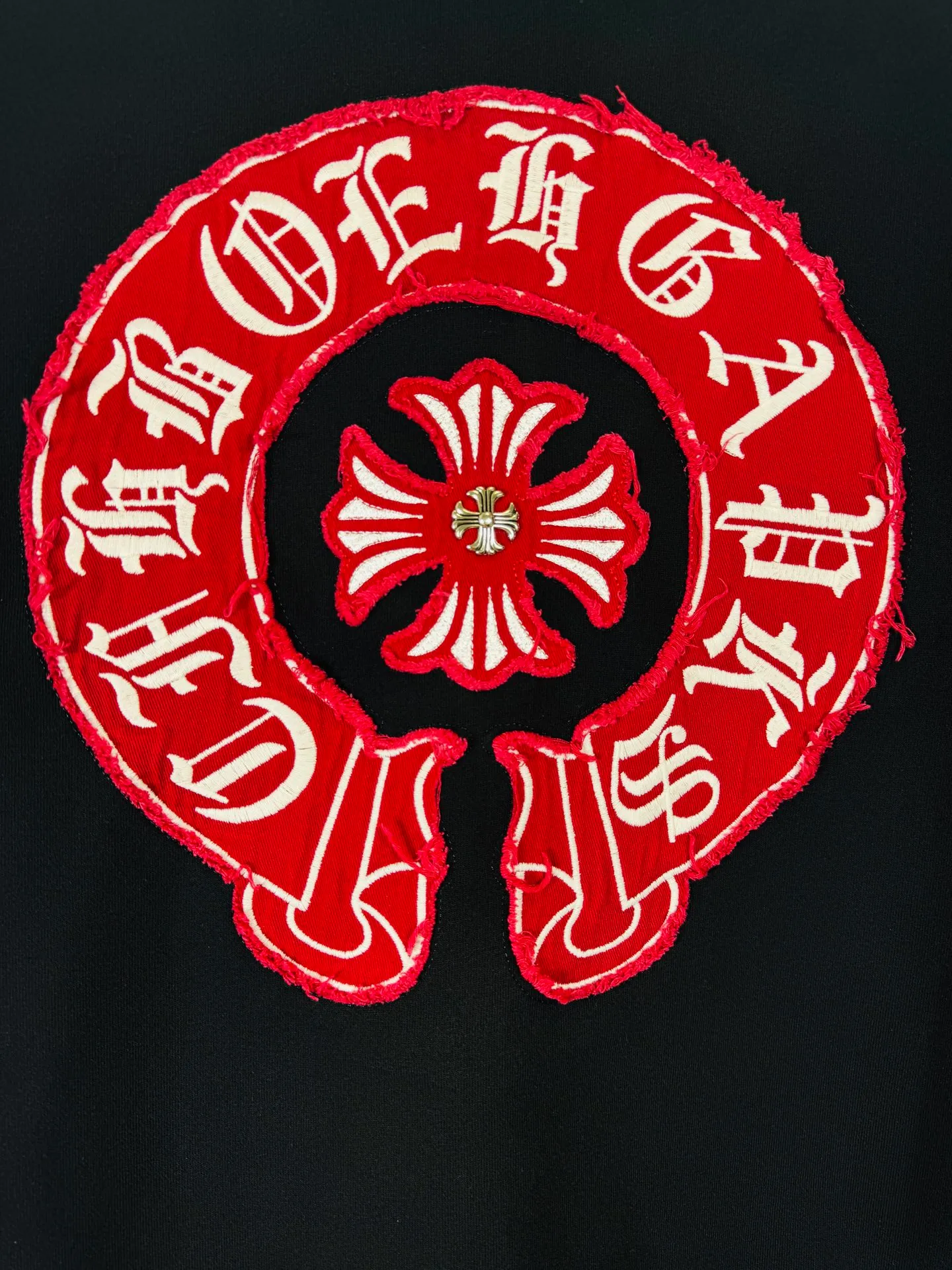 P340 top version, real shot without P, ​​different from market currency) 𝗖𝗵𝗿𝗼𝗺𝗲 𝗛𝗲𝗮𝗿𝘁𝘀/Cro Heart 2025 washed and burned flower patch embroidered autumn and winter new original single counter American patchwork 3D three-dimensional patch couple casual cardigan sweatshirt 👑The highest version! Customized fabric 480g tripe terry fabric! American acid-washed and distressed original fabric, laser burning + patch embroidery, exquisite embroidery of letters! The best-selling model in the counter, very comfortable to wear. Accessories: original molded and authenticated collar label➕100% silk wash label. Genuine purchase-grade original hangtag➕matching hanging rope➕3D hanging beads➕original packaging bag. Craftsmanship: The original version has consistent wiring! The highest version of the armhole matching technique! Color: Black Apricot Size: S M L XL Style Number: 25-318